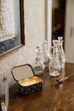 Lade das Bild in den Galerie-Viewer, Duftkerze Black Fig &amp; Olive
