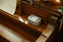 Lade das Bild in den Galerie-Viewer, Duftkerze French Linen &amp; Orris
