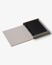 Lade das Bild in den Galerie-Viewer, Tea Table Book
